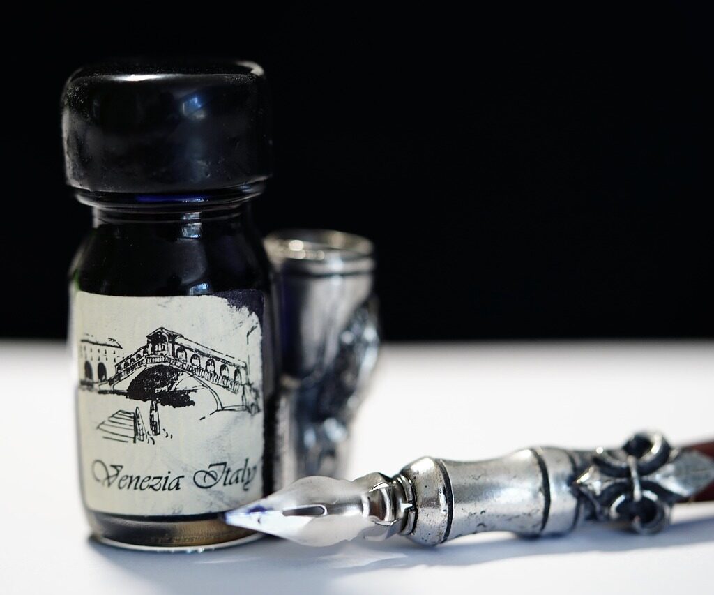 Ink well and fountain pen.