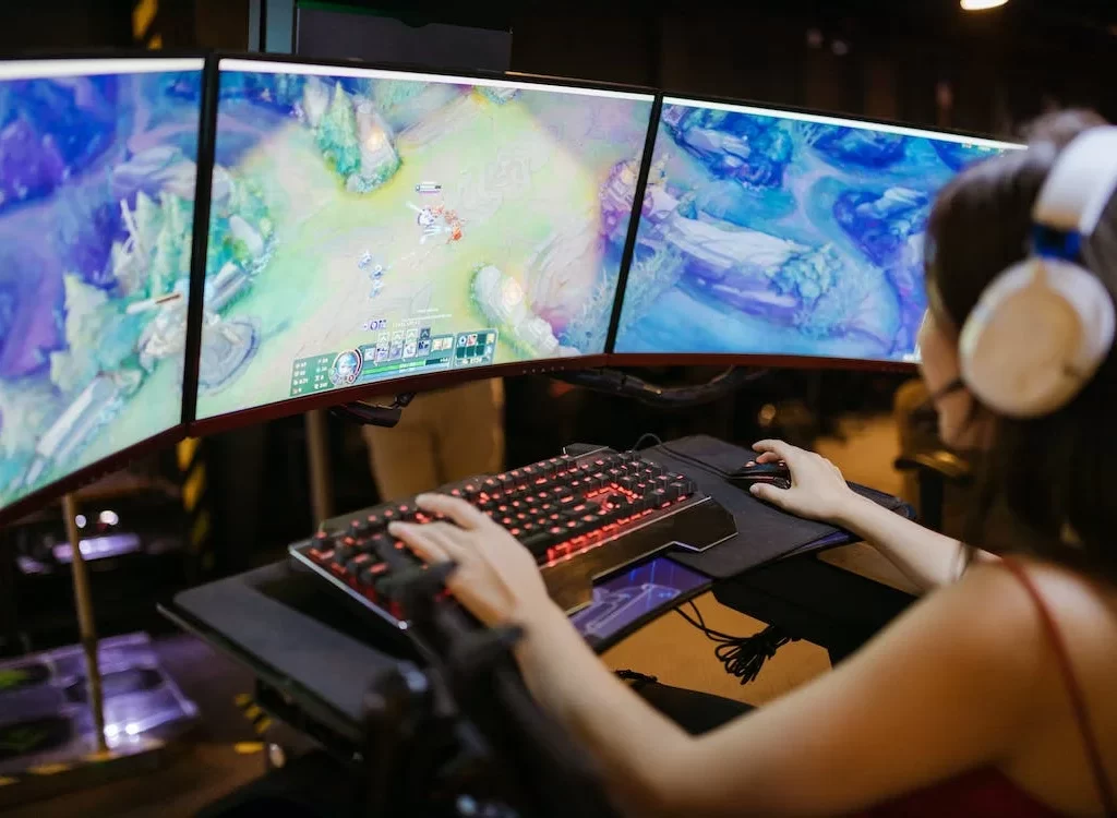 Woman playing League of Legends.